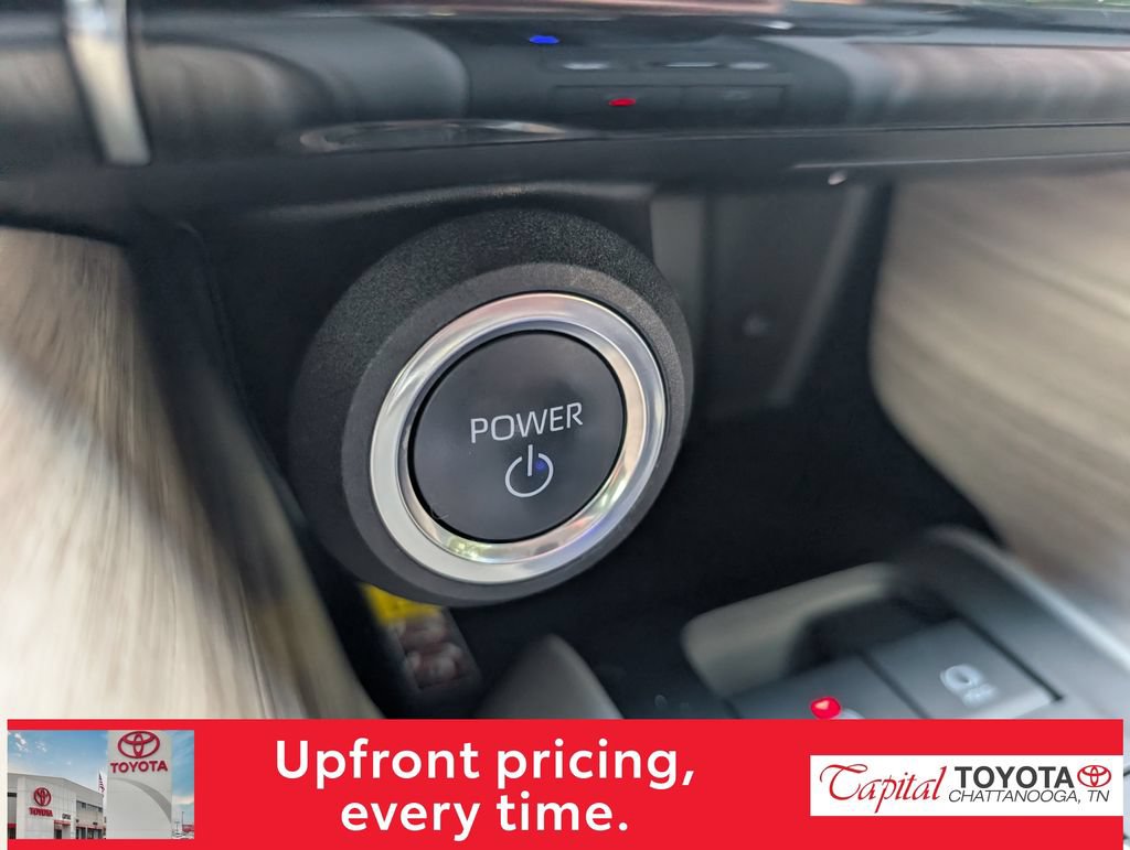 Used 2024 Toyota Venza XLE AWD/4WD image 21