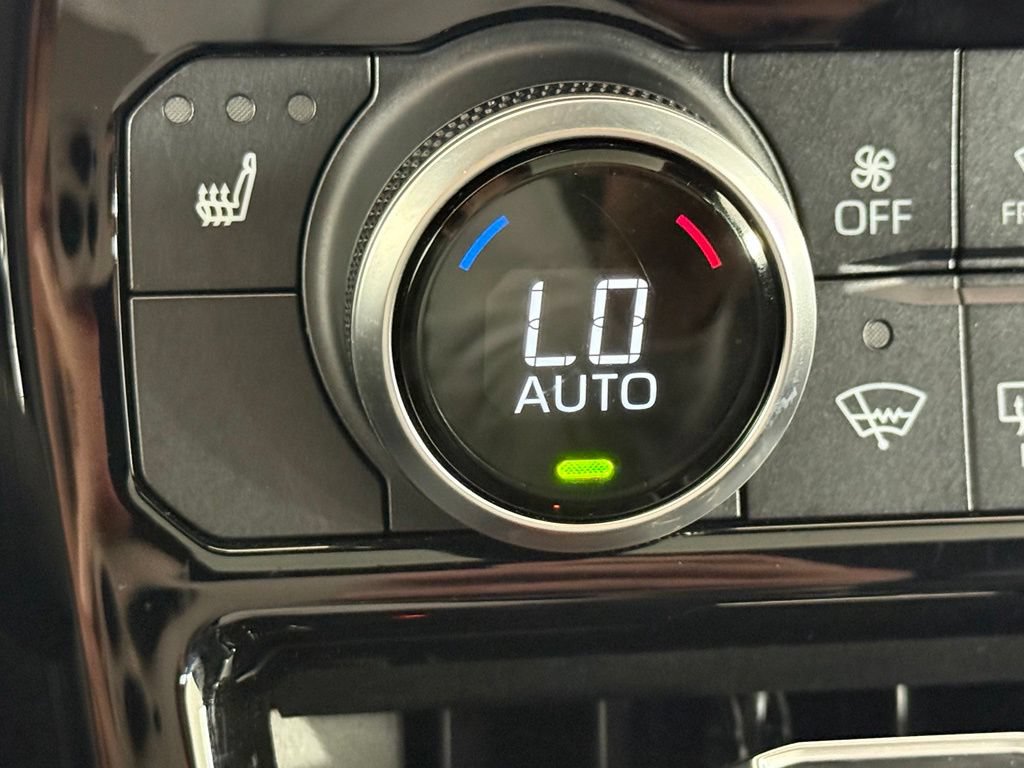 Used 2021 Toyota Highlander XSE AWD/4WD image 23
