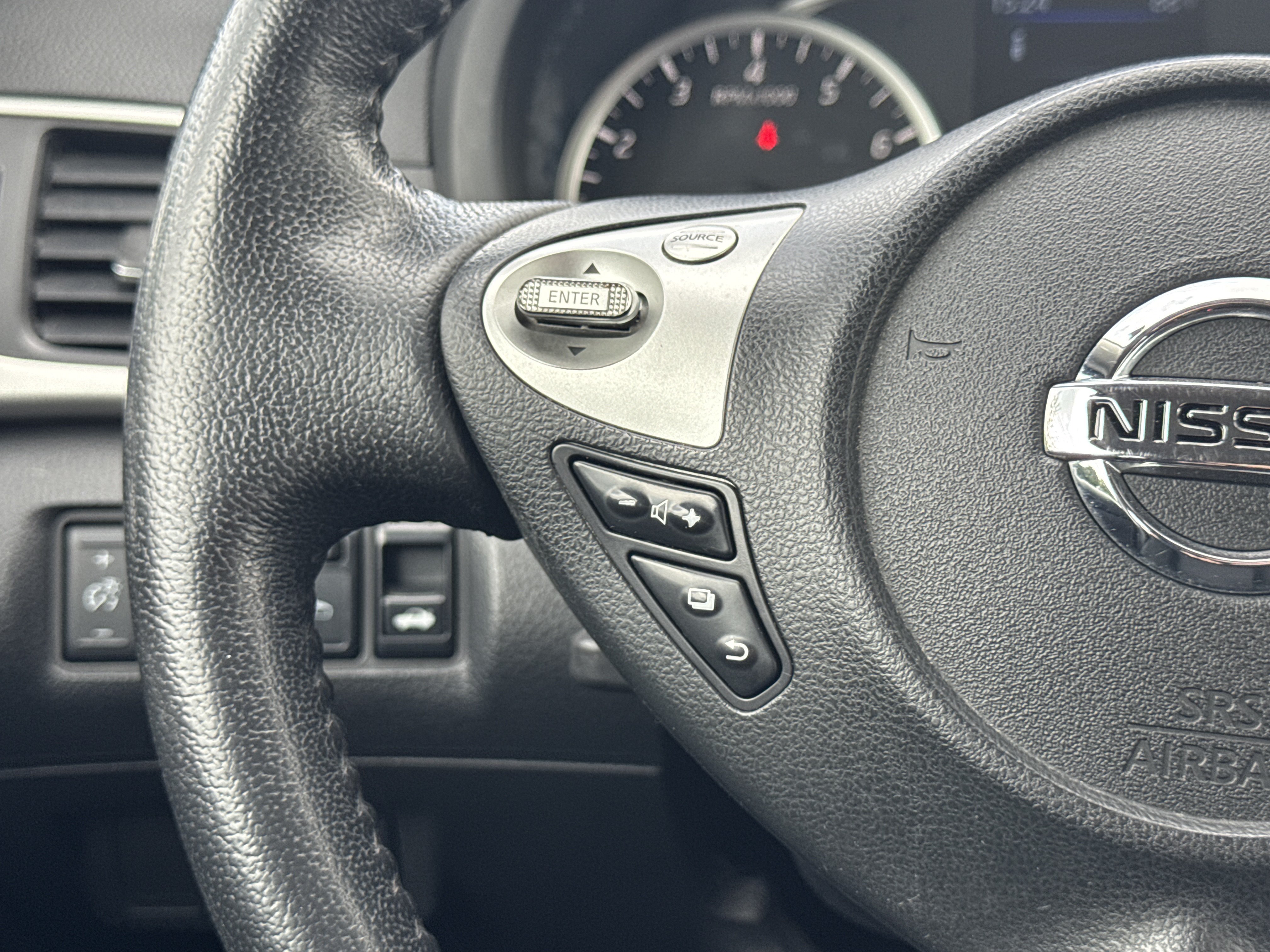 Used 2019 Nissan Sentra SR FWD image 7