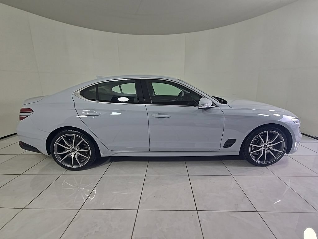 Used 2023 Genesis G70 2.0T RWD image 4