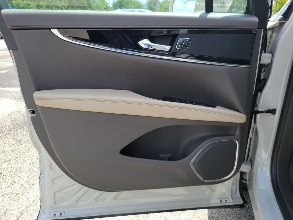 Certified 2022 Lincoln Nautilus FWD w/ Premium Package image 16