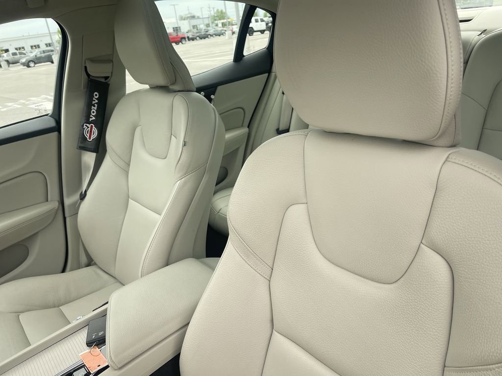 Used 2019 Volvo S60 T6 Momentum w/ Multimedia Package AWD/4WD image 17