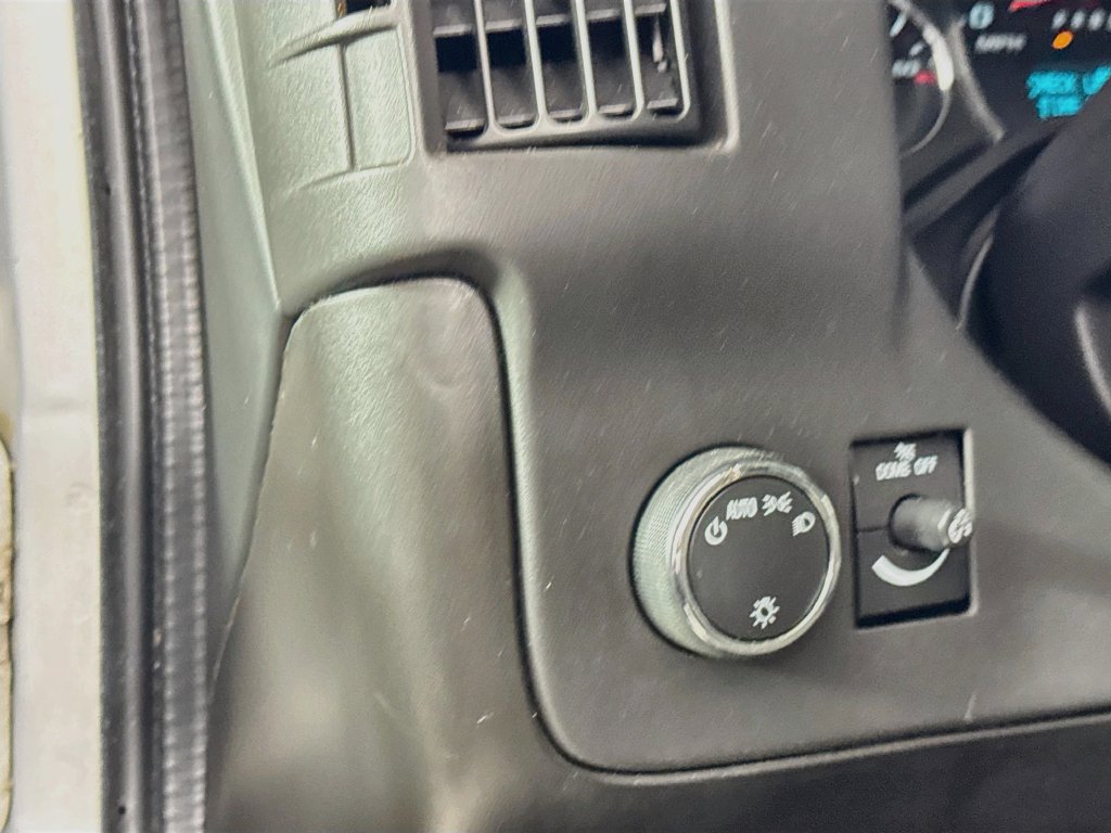 Used 2008 Chevrolet Express 3500 Extended Passenger RWD image 10