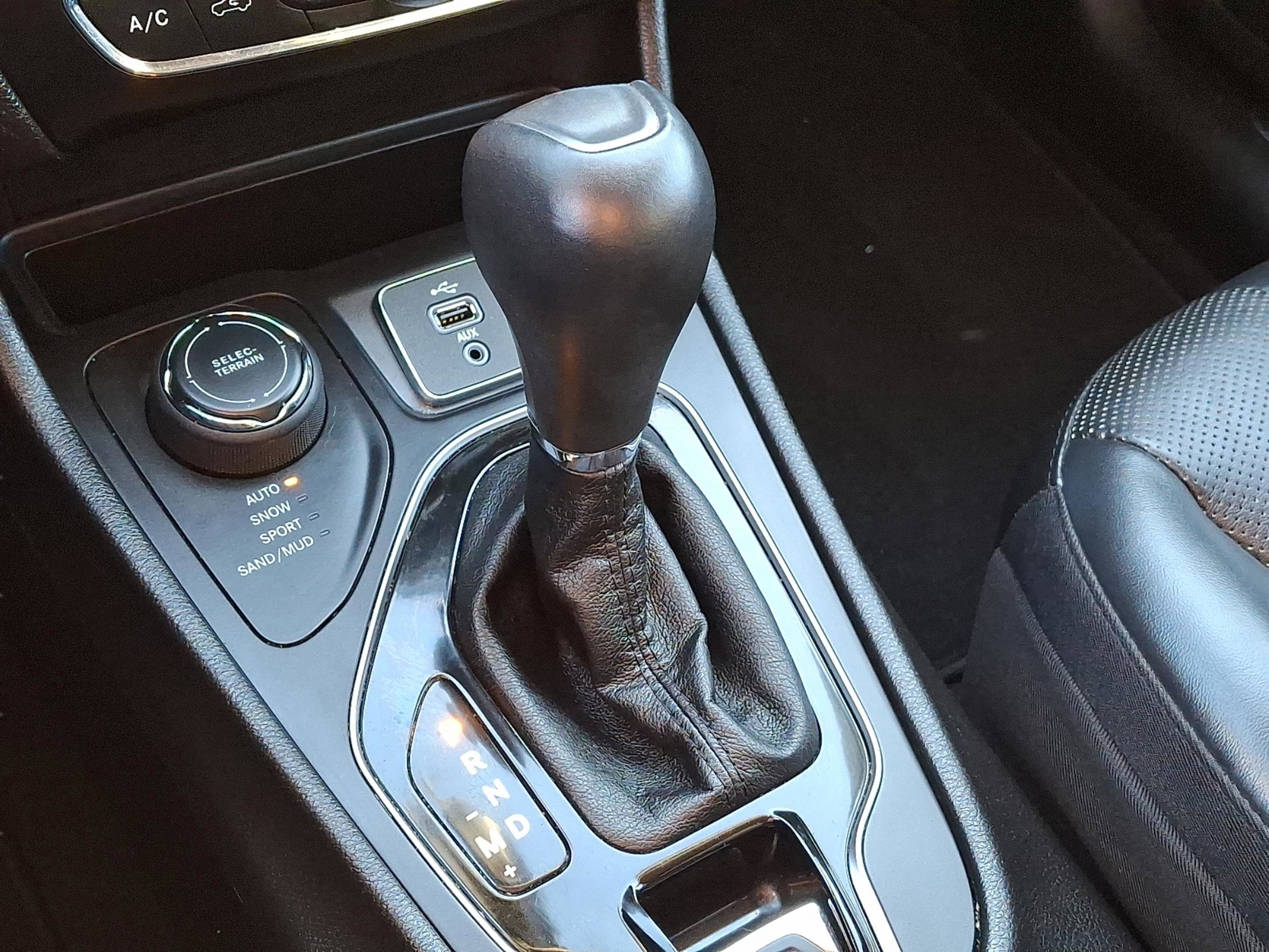 Certified 2019 Jeep Cherokee Limited image 14