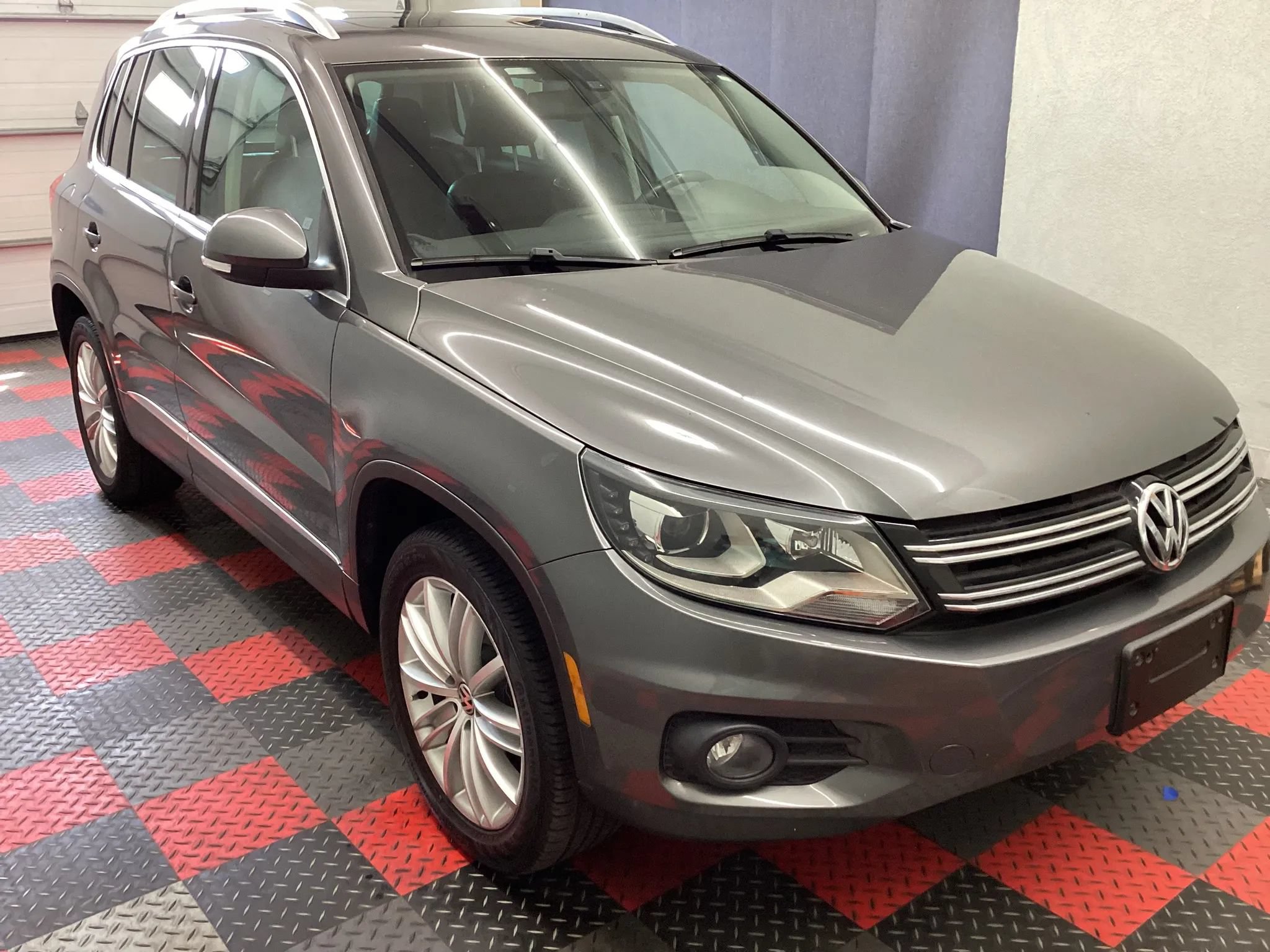 Used 2016 Volkswagen Tiguan SE FWD image 2