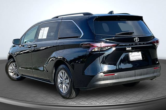 Used 2026 Toyota Sienna XLE FWD image 4