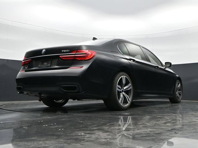 Used 2018 BMW 750i w/ Executive Package RWD image 32