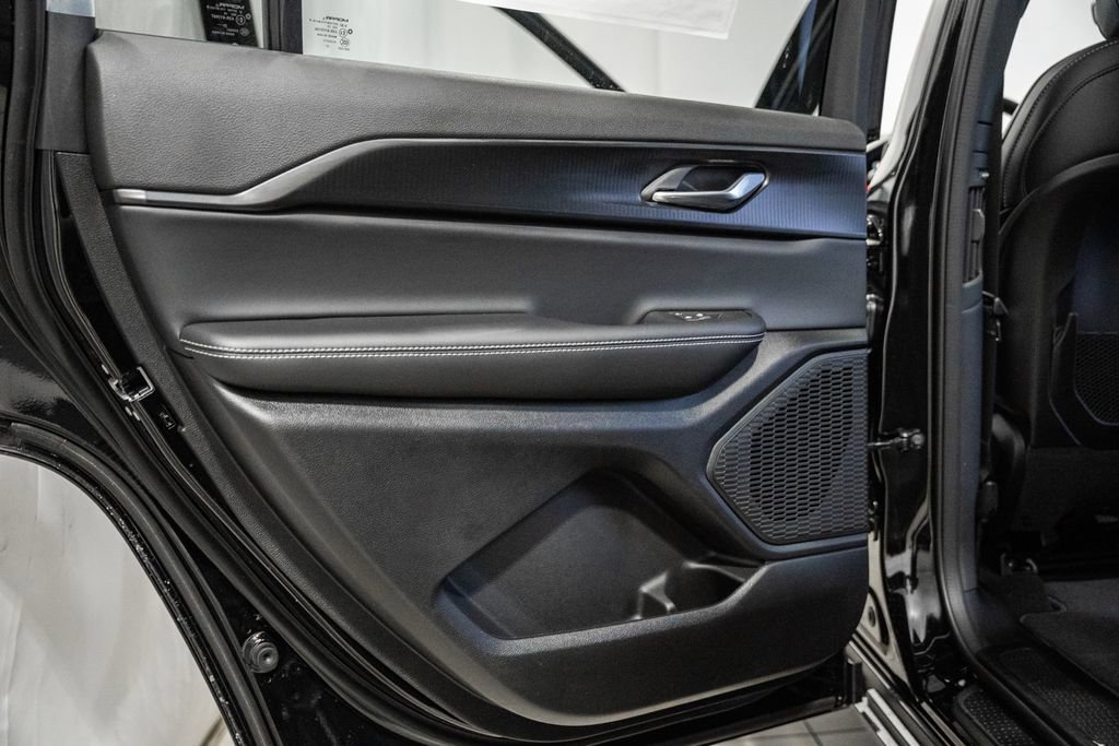 New 2025 Jeep Grand Cherokee L Altitude image 29