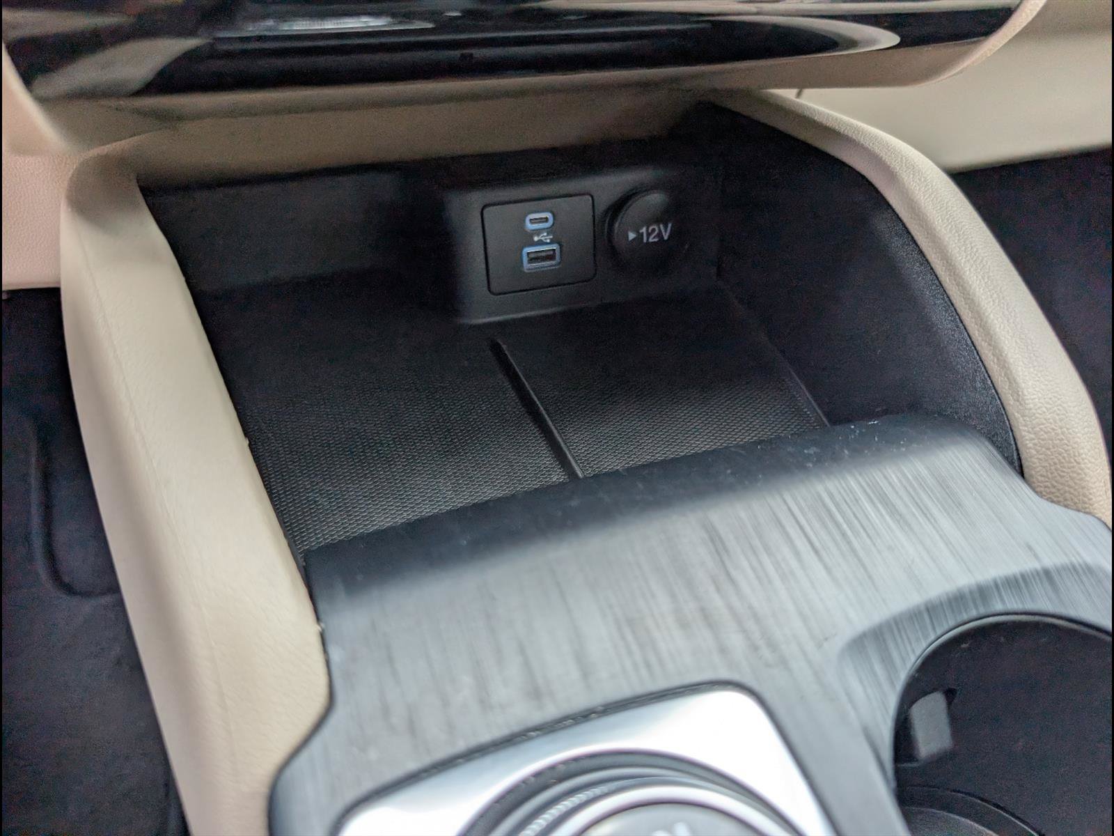Used 2022 Ford Escape Titanium AWD/4WD image 14