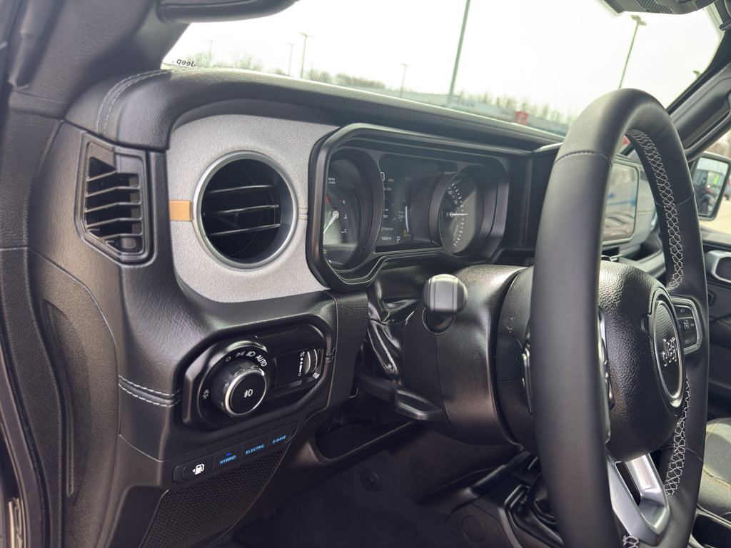 Used 2025 Jeep Wrangler Sahara w/ Safety Group image 13