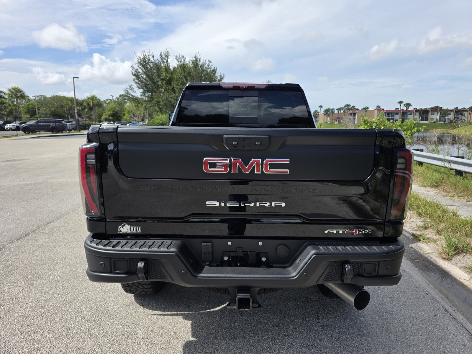 Used 2025 GMC Sierra 2500 AT4X w/ AT4X AEV Edition AWD/4WD image 6
