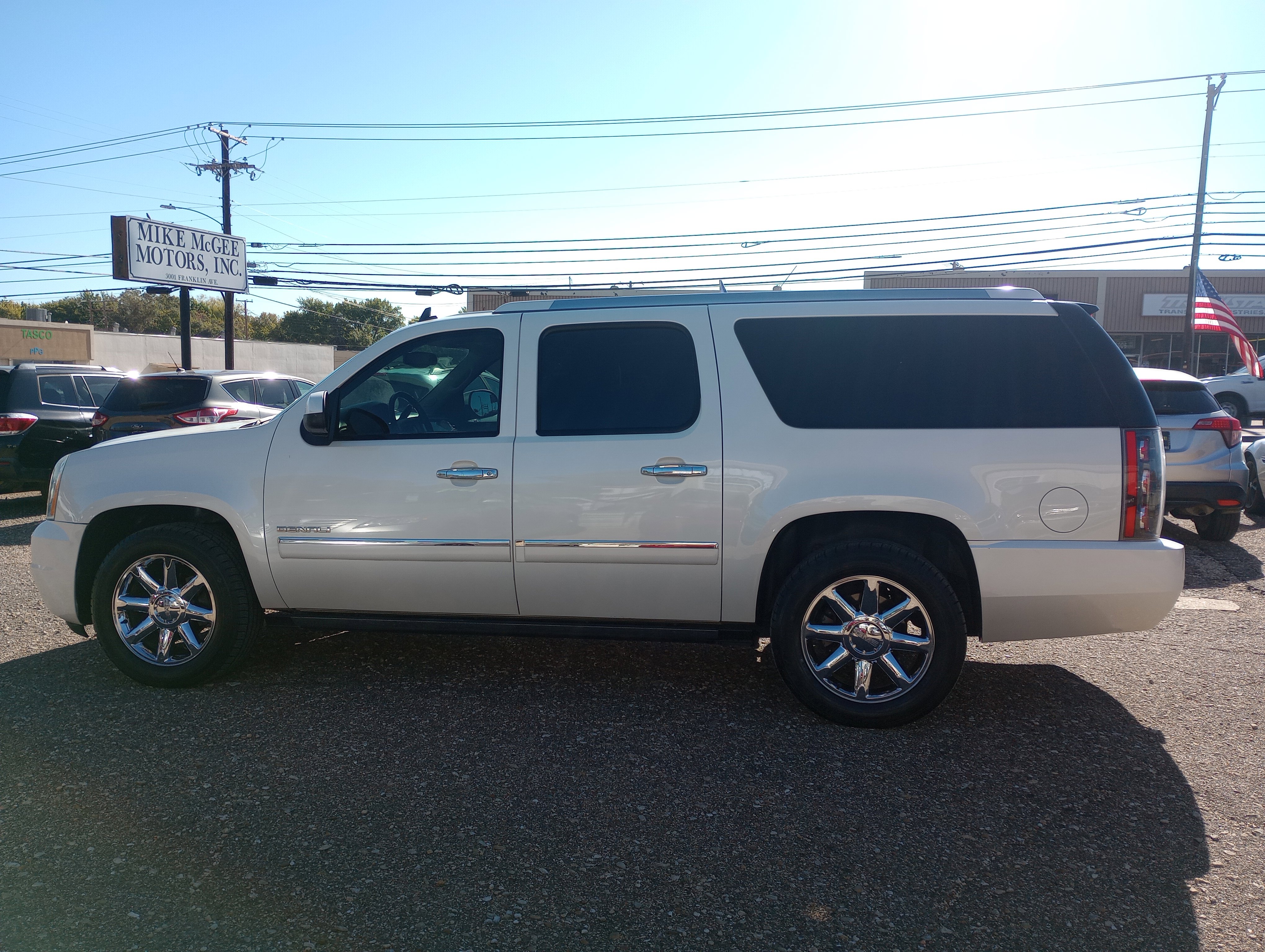 Used 2014 GMC Yukon XL Denali image 4