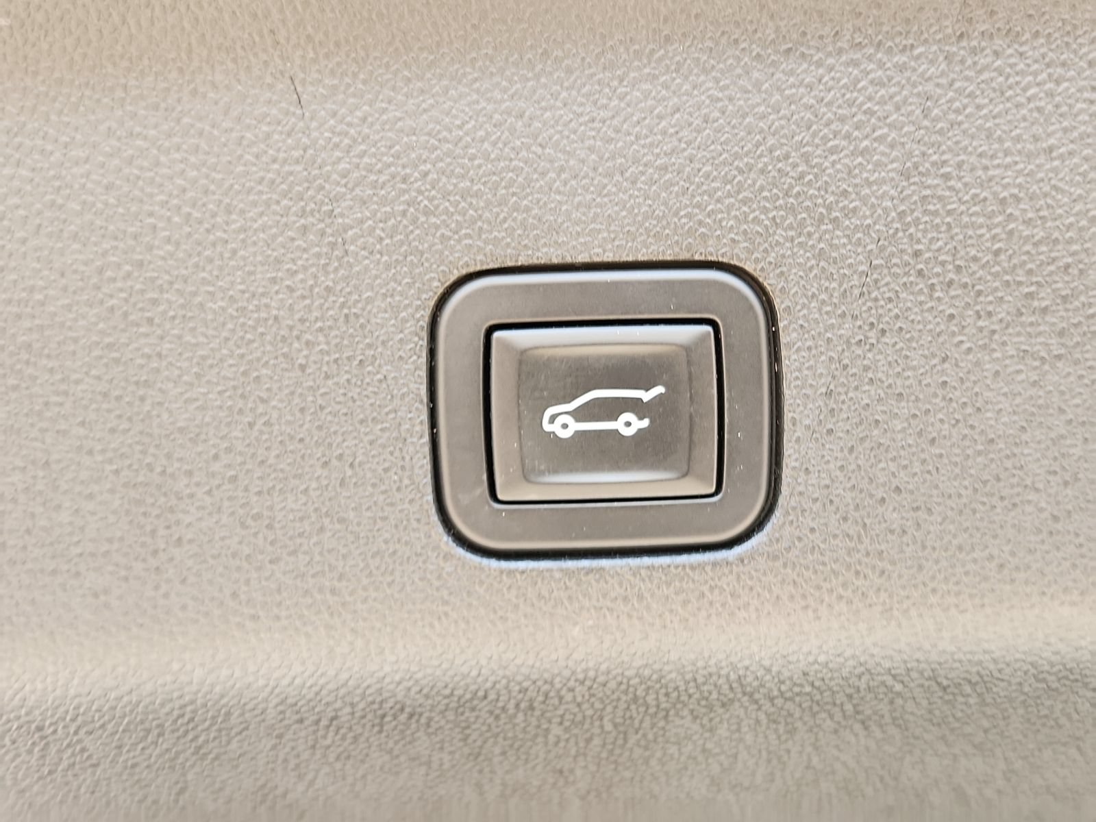 Used 2023 GMC Yukon XL Denali Ultimate w/ LPO, Floor Liner Package AWD/4WD image 10