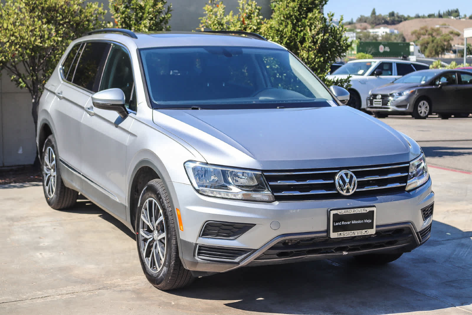 Used 2020 Volkswagen Tiguan SE w/ Panoramic Sunroof Package AWD/4WD image 3