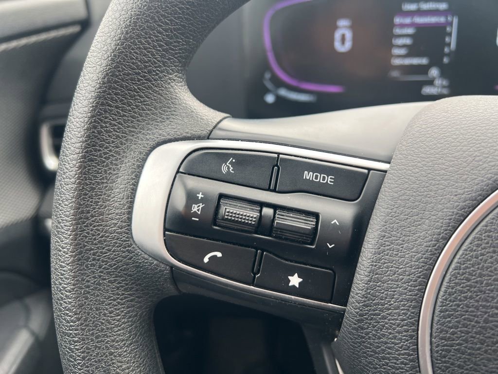Used 2025 Kia Sportage LX image 16