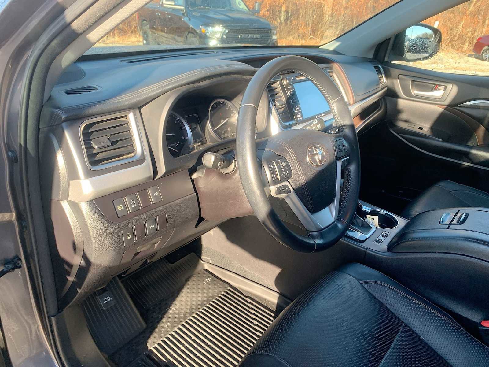 Used 2017 Toyota Highlander Limited image 10