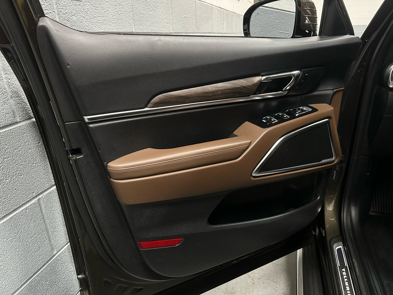 Used 2020 Kia Telluride SX w/ SX Prestige Package image 17