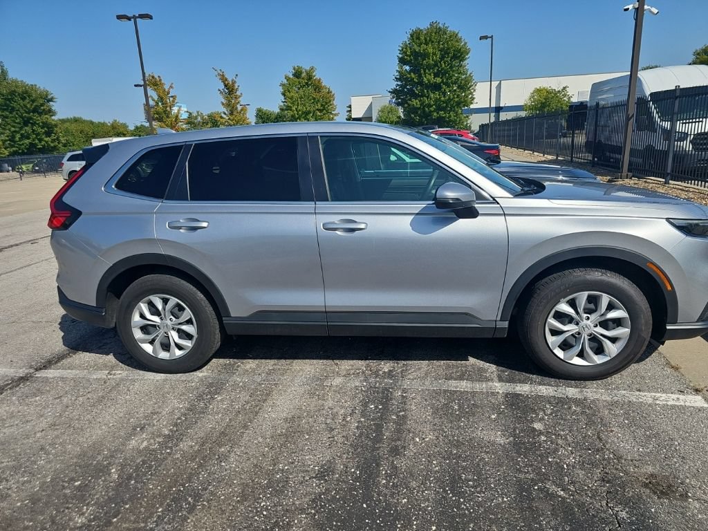 Used 2025 Honda CR-V LX image 4