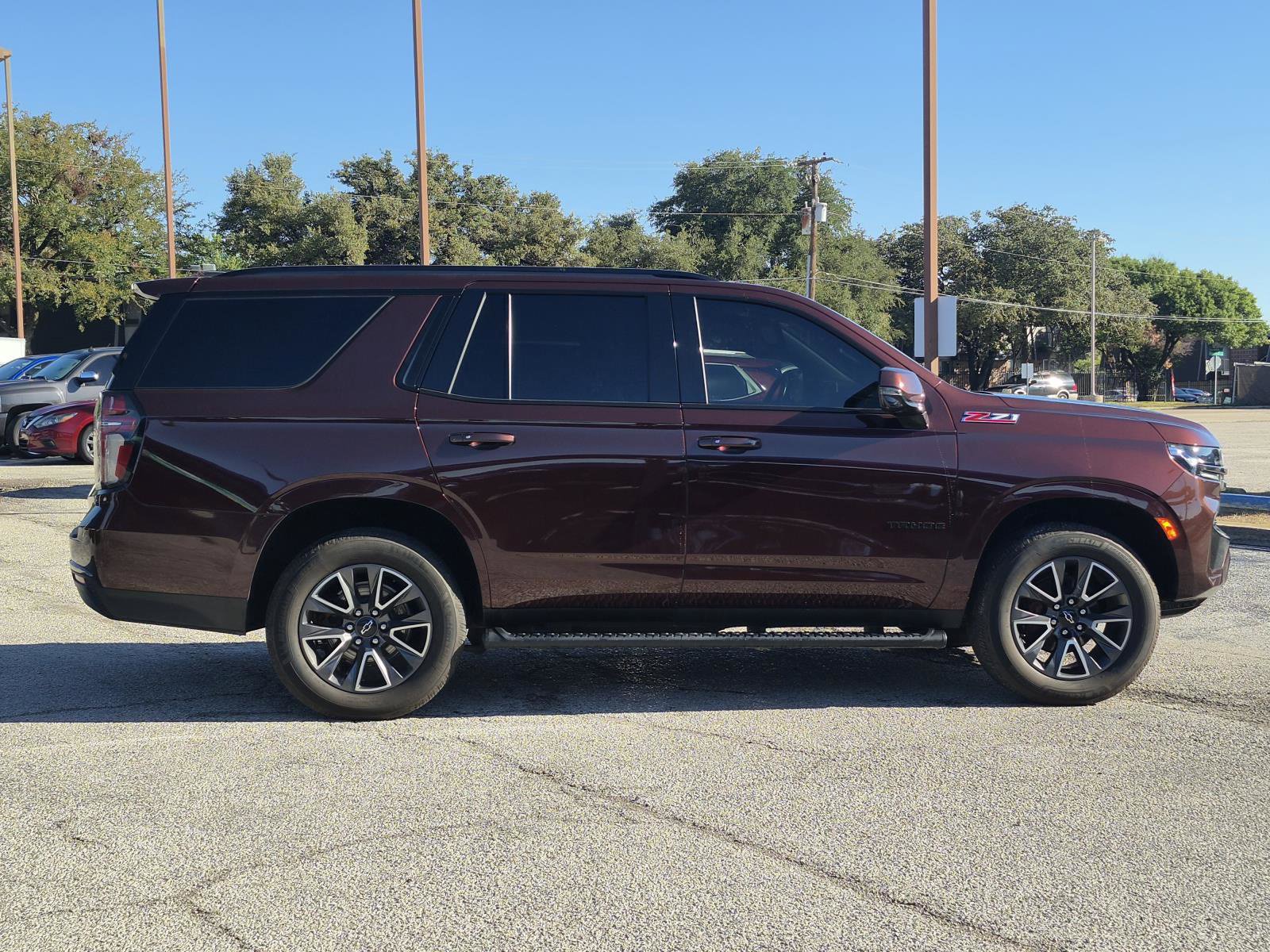 Used 2022 Chevrolet Tahoe Z71 w/ Luxury Package AWD/4WD image 7