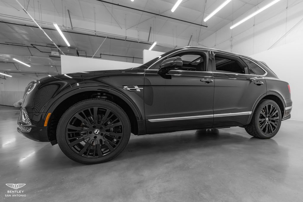 Used 2017 Bentley Bentayga AWD/4WD image 11