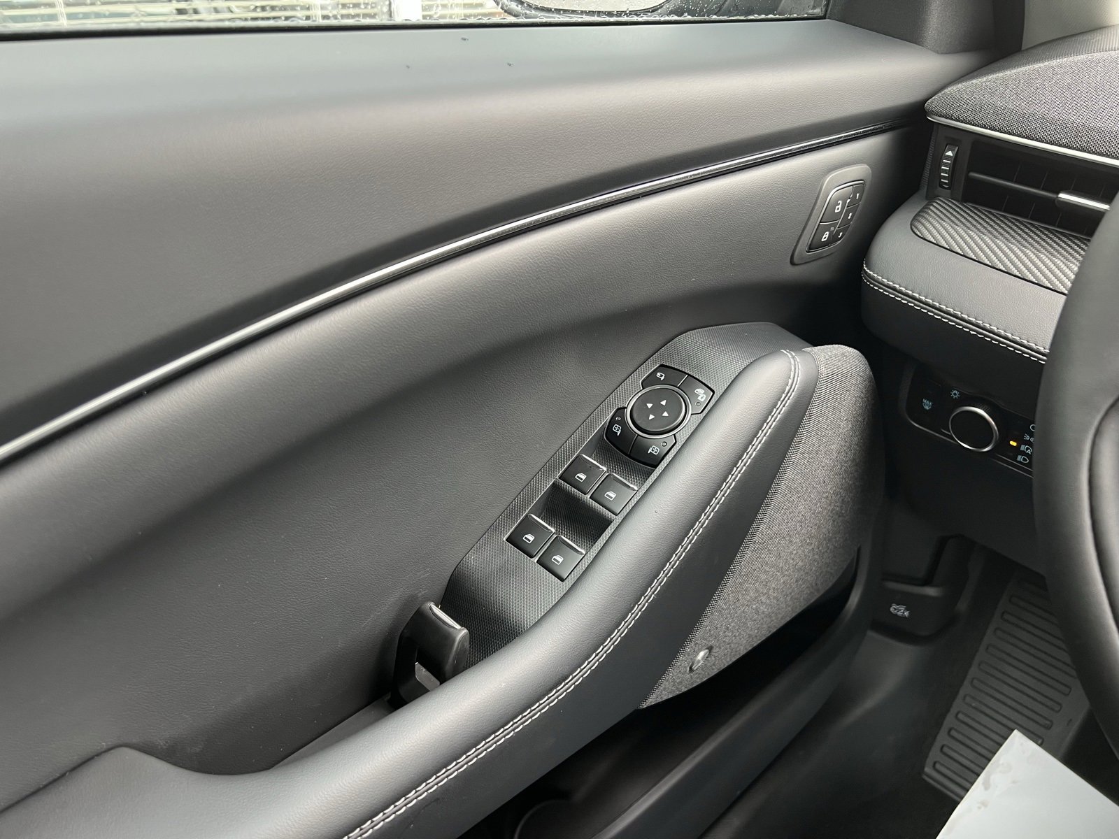 Used 2025 Ford Mustang Mach-E Premium image 25