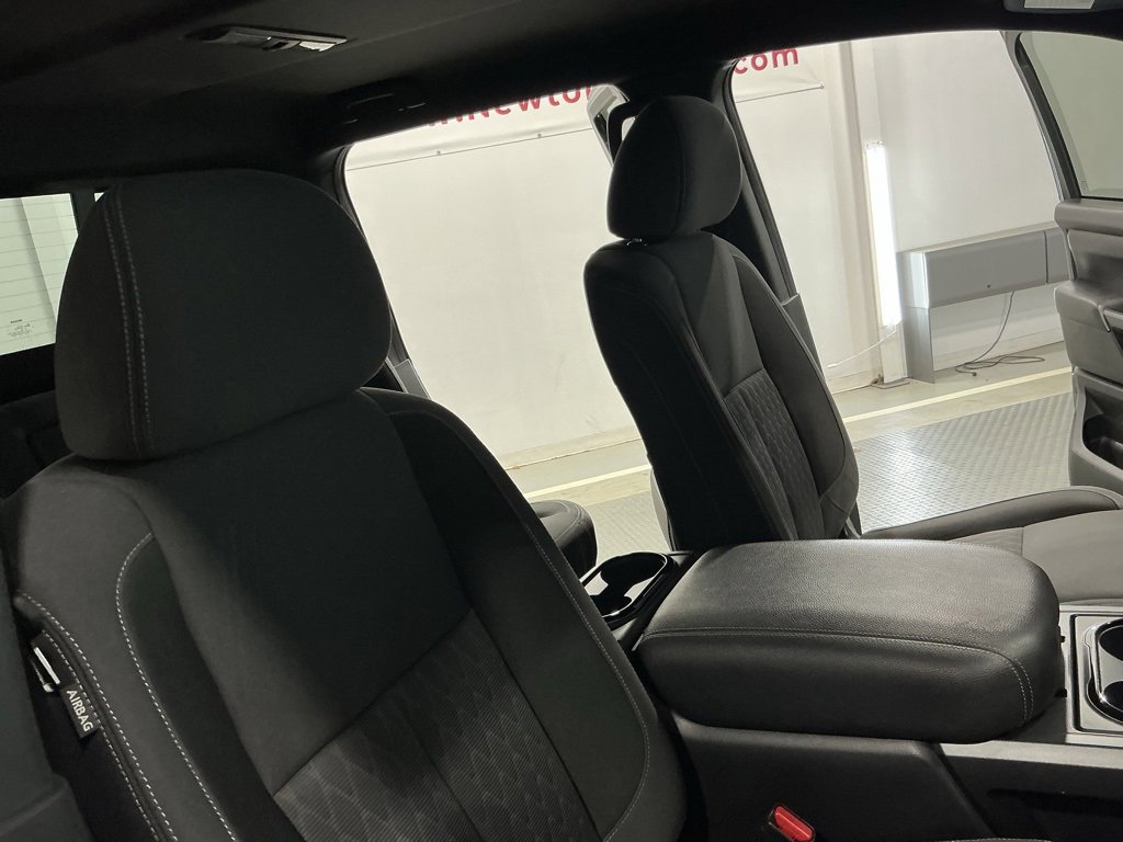 Used 2023 Nissan Titan SV w/ SV Convenience Package image 27
