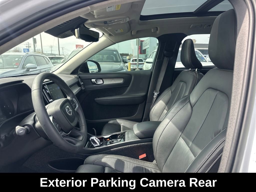 Used 2023 Volvo XC40 B5 Plus w/ Protection Package Premier image 18