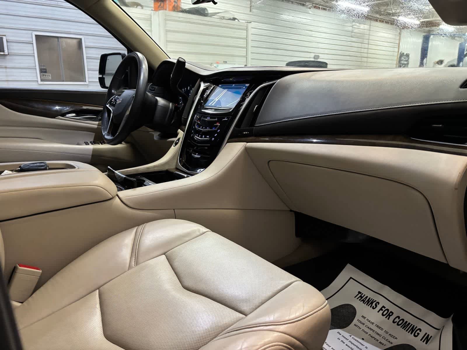 Used 2020 Cadillac Escalade ESV Luxury w/ Escalade Sport Edition AWD/4WD image 26