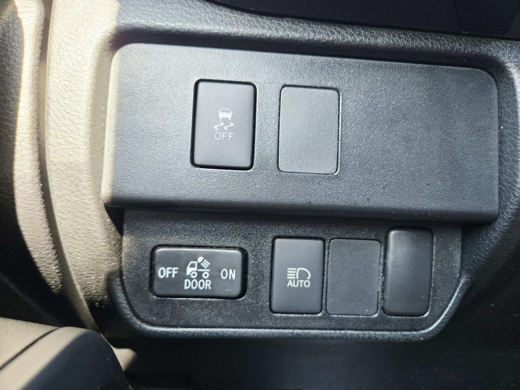 Used 2021 Toyota Tacoma SR AWD/4WD image 33