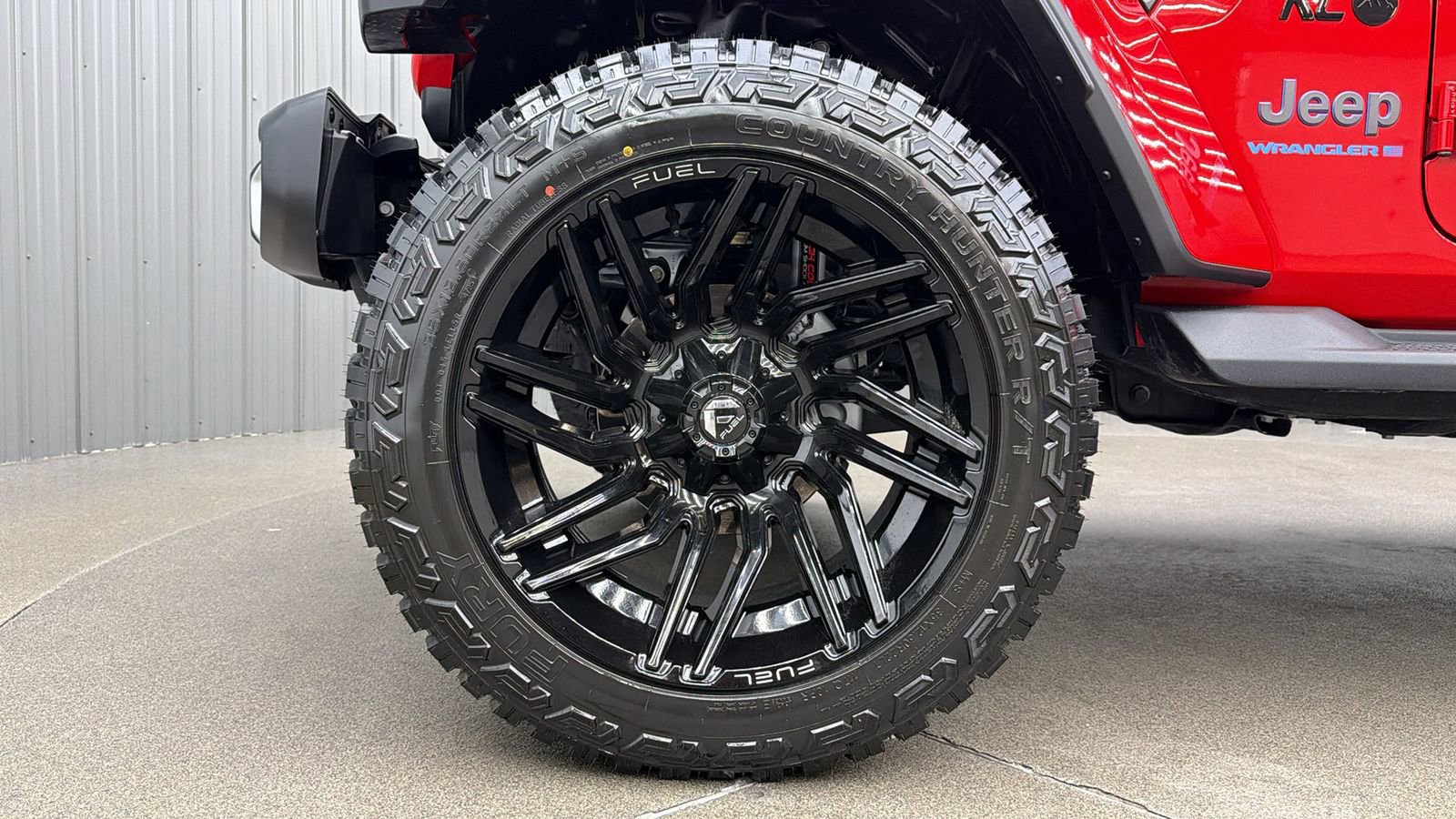 Used 2025 Jeep Wrangler Unlimited Sahara AWD/4WD image 9