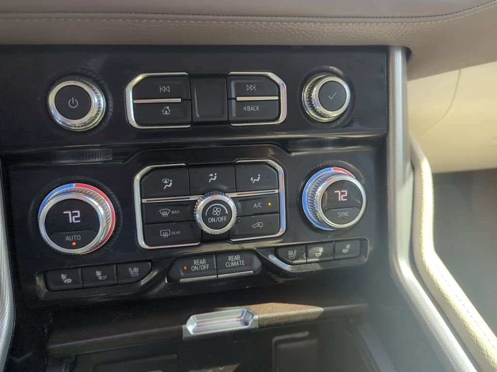 Used 2021 GMC Yukon Denali w/ Denali Premium Package image 34