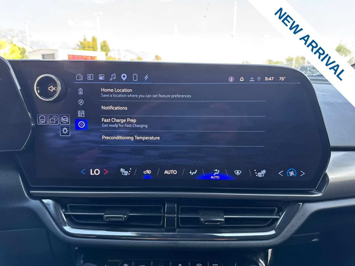 Used 2024 Chevrolet Equinox EV RS FWD image 24