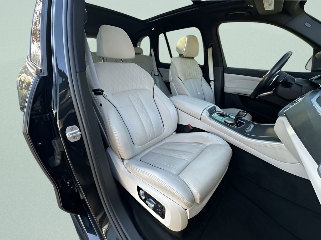 Used 2022 BMW X5 M50i image 29