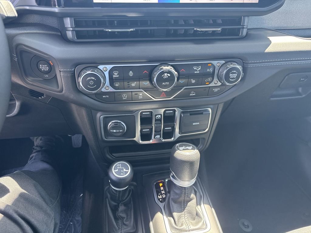 New 2025 Jeep Wrangler Sahara image 24