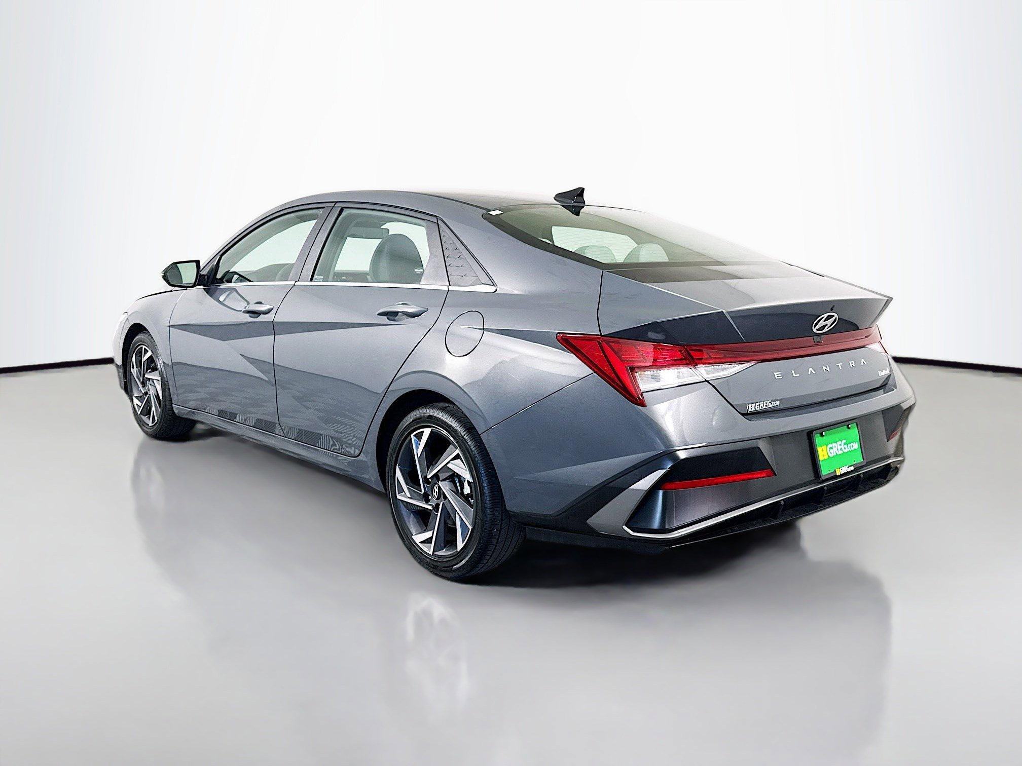 Used 2025 Hyundai Elantra Limited image 7