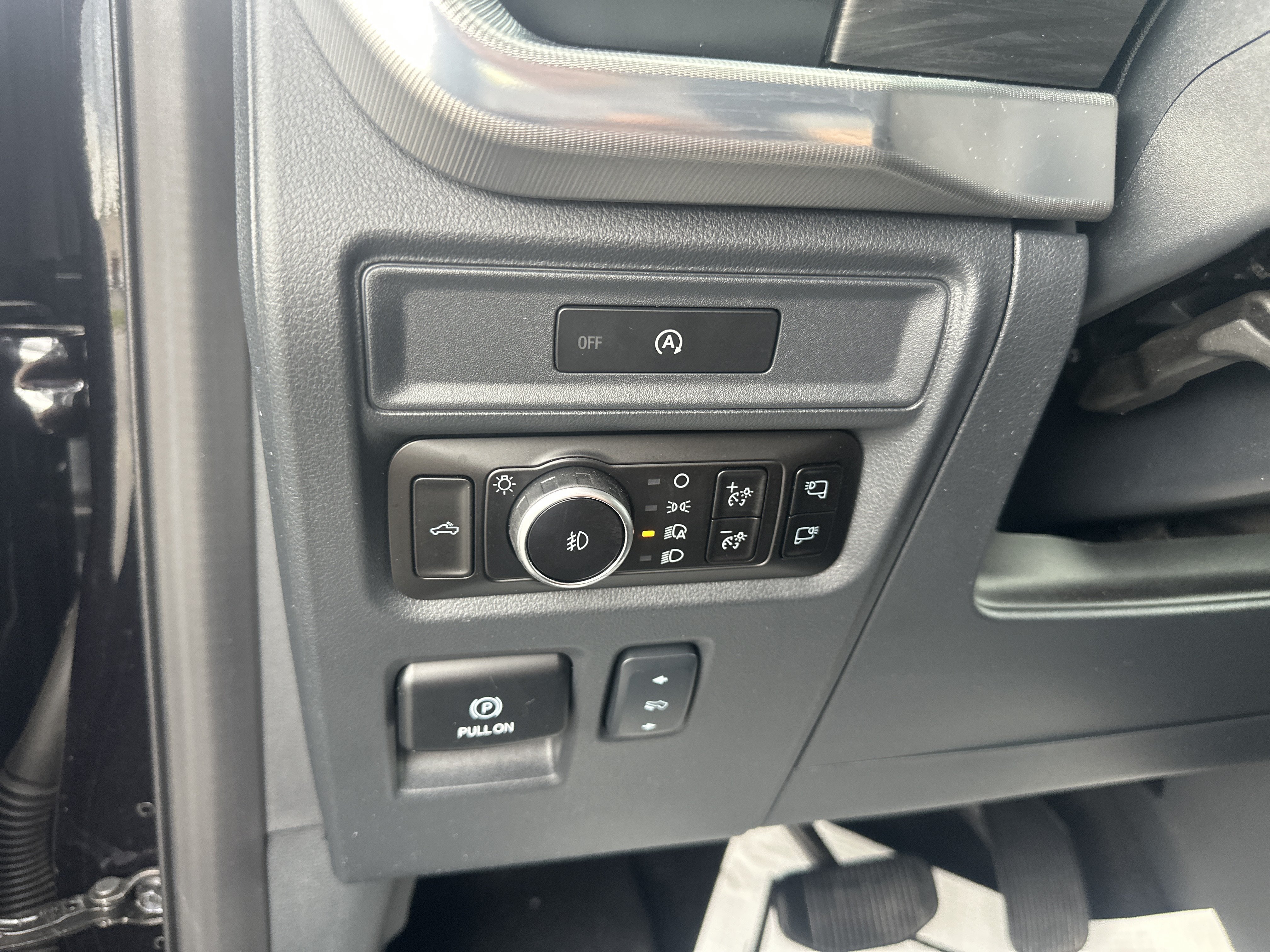 Used 2025 Ford F150 Lariat w/ Equipment Group 501A Mid AWD/4WD image 18