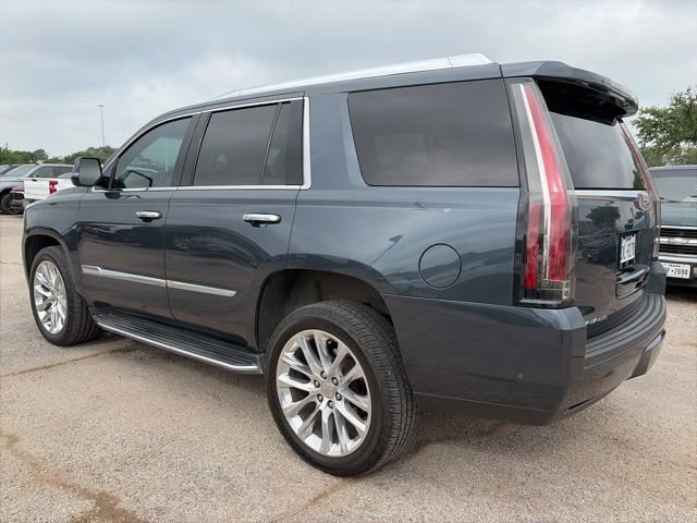 Used 2019 Cadillac Escalade Luxury RWD image 3