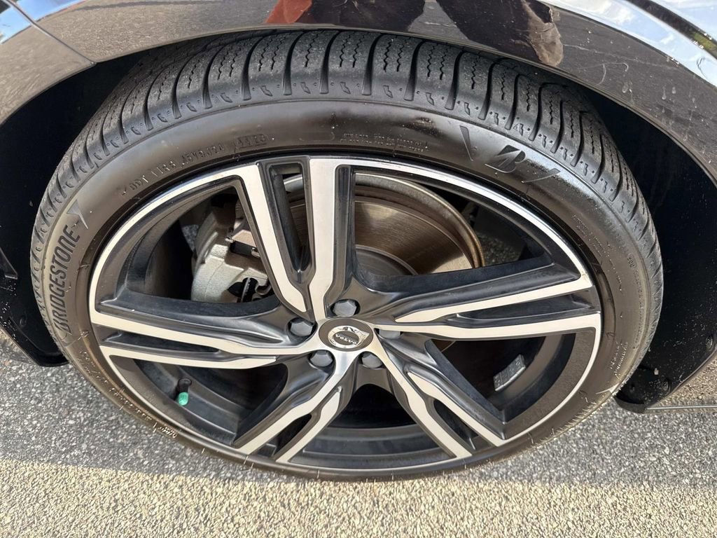 Used 2018 Volvo V90 T5 R-Design image 12