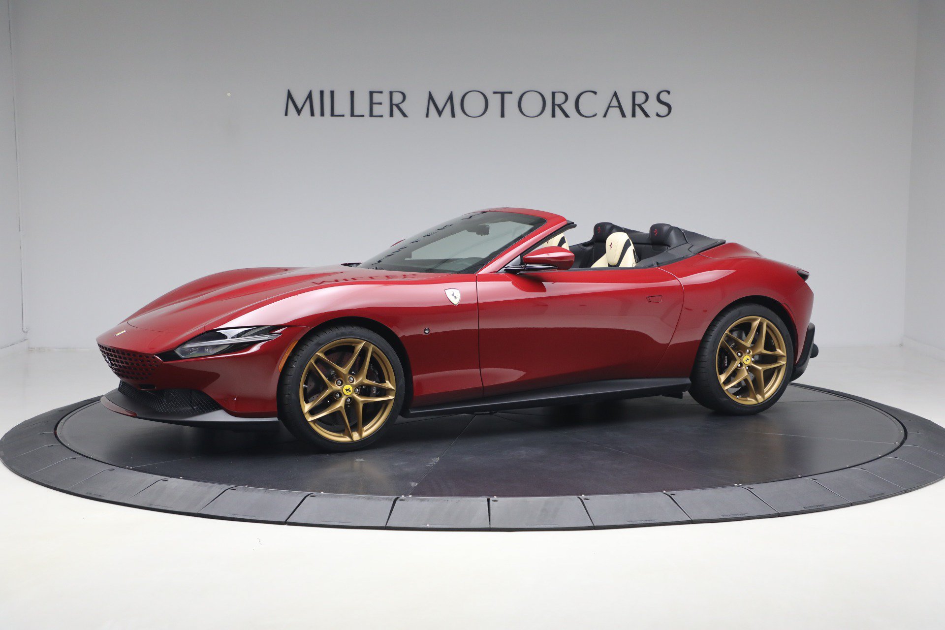 Certified 2025 Ferrari Roma Spider RWD image 3