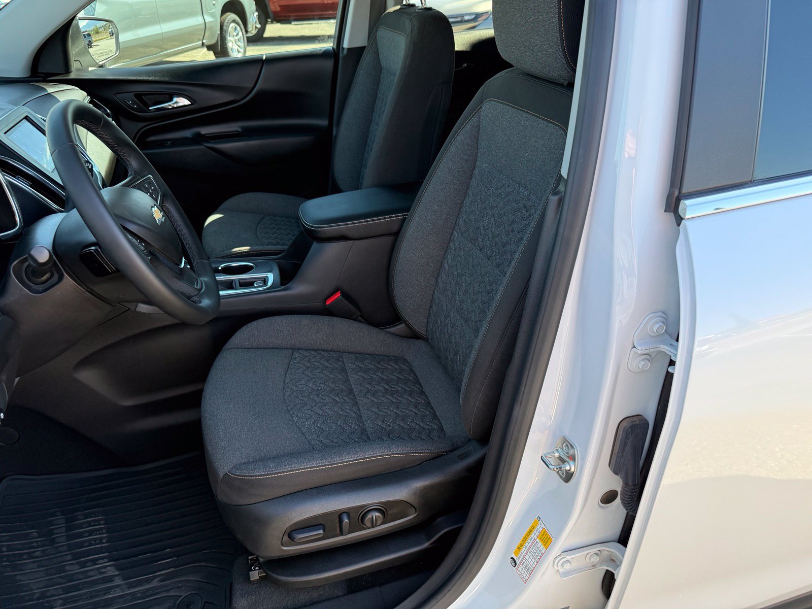 Certified 2024 Chevrolet Equinox LT FWD image 31