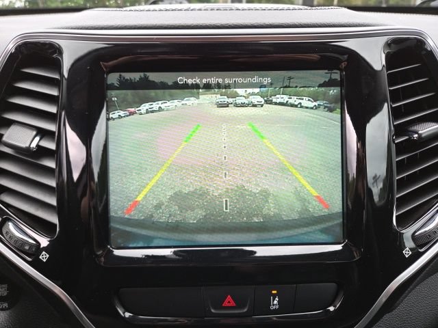 Used 2022 Jeep Cherokee Limited w/ Trailer Tow Group AWD/4WD image 13