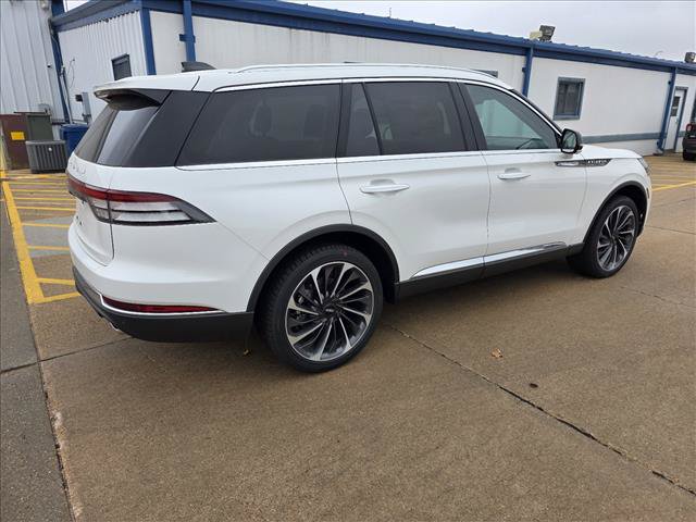 New 2025 Lincoln Aviator Reserve w/ Luxury Package AWD/4WD image 4