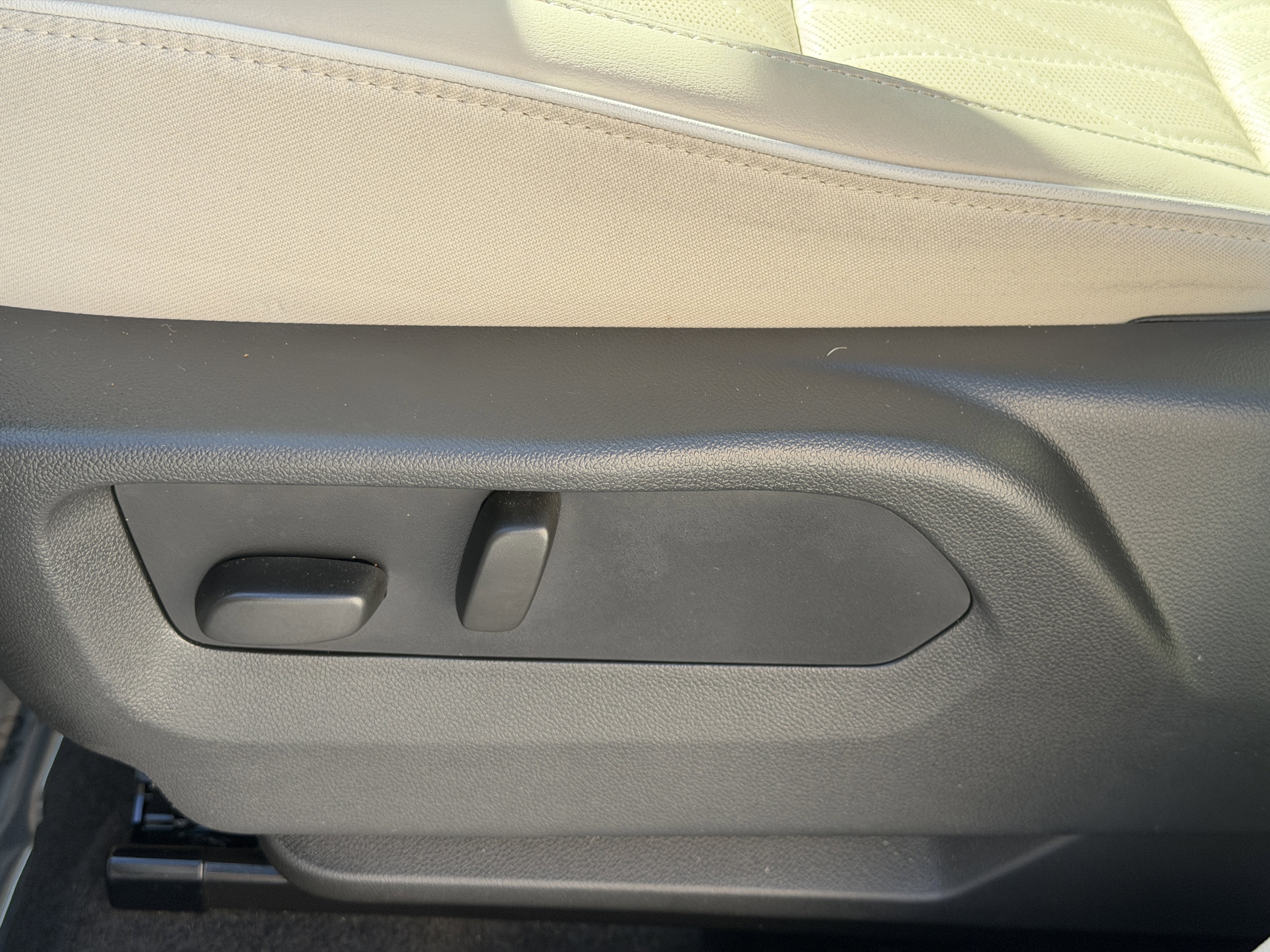 Used 2023 Buick Envision Avenir image 18