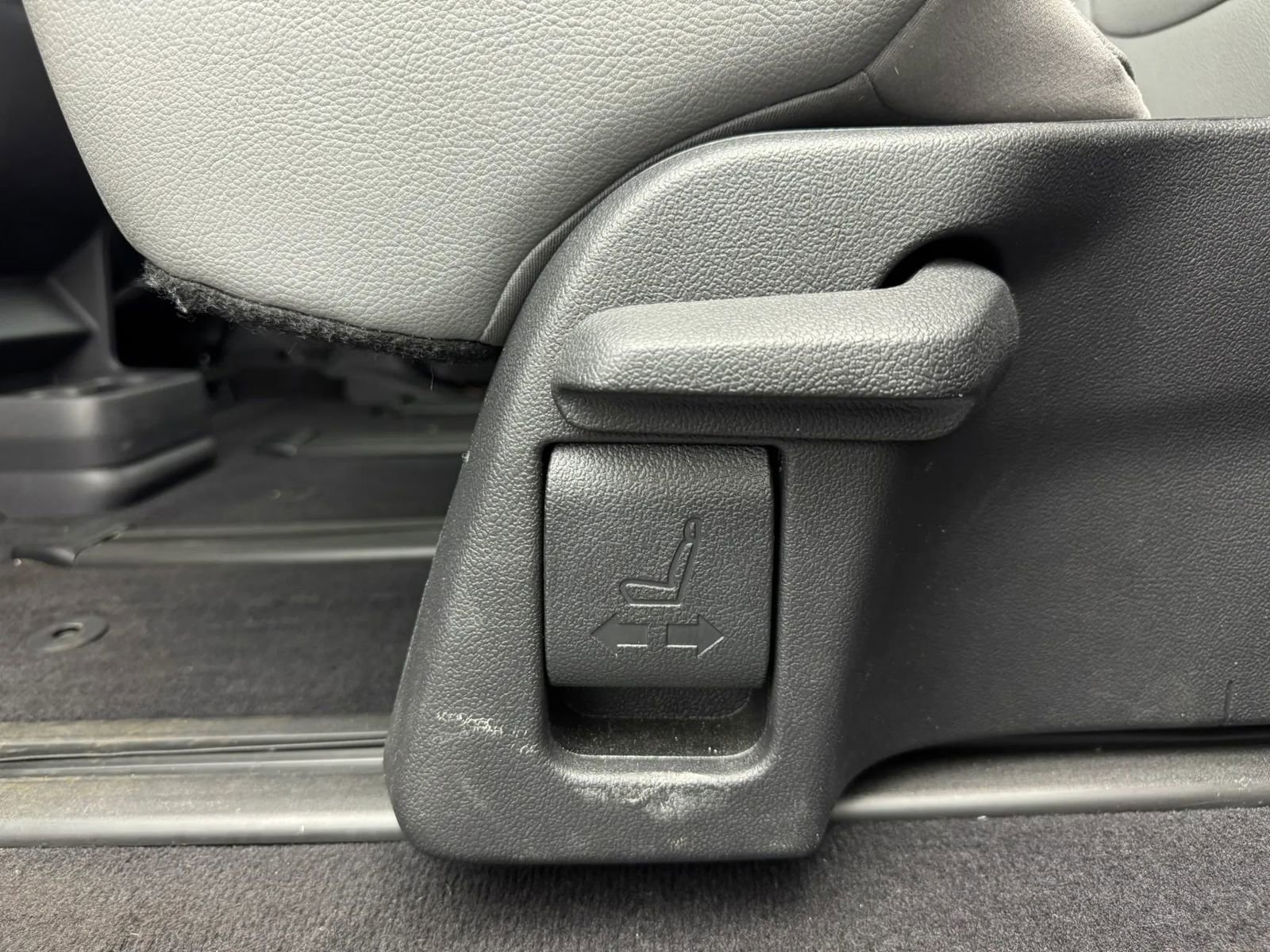 Used 2023 Toyota Sienna XLE AWD/4WD image 50