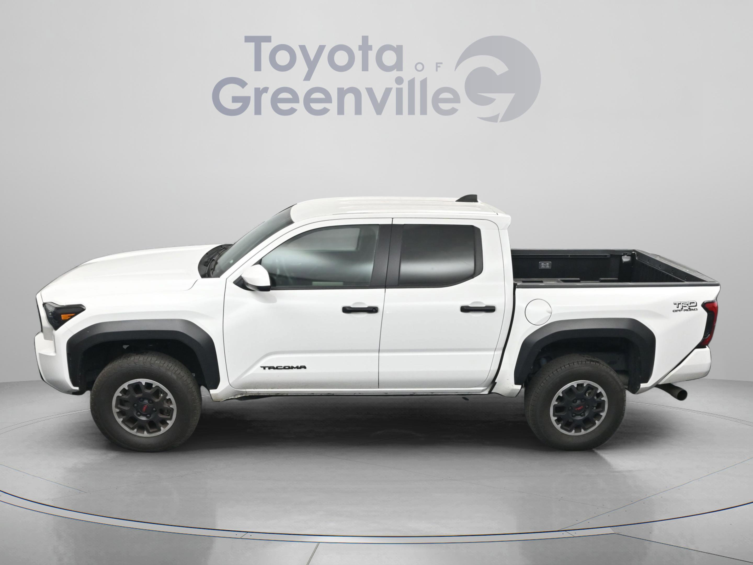 Certified 2024 Toyota Tacoma TRD Off-Road AWD/4WD image 5