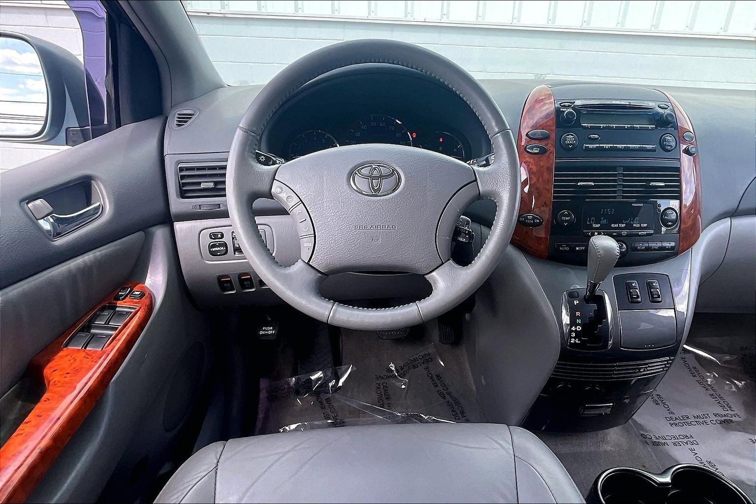 Used 2010 Toyota Sienna image 6