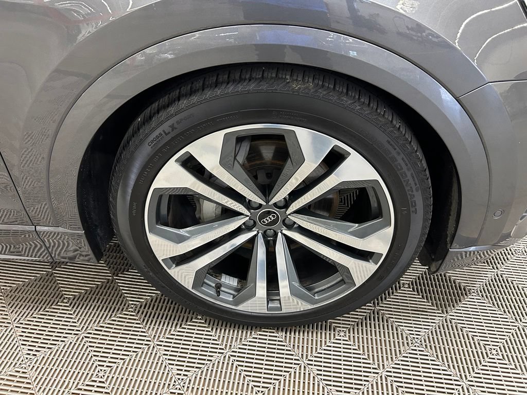 Used 2022 Audi Q8 Prestige AWD/4WD image 2