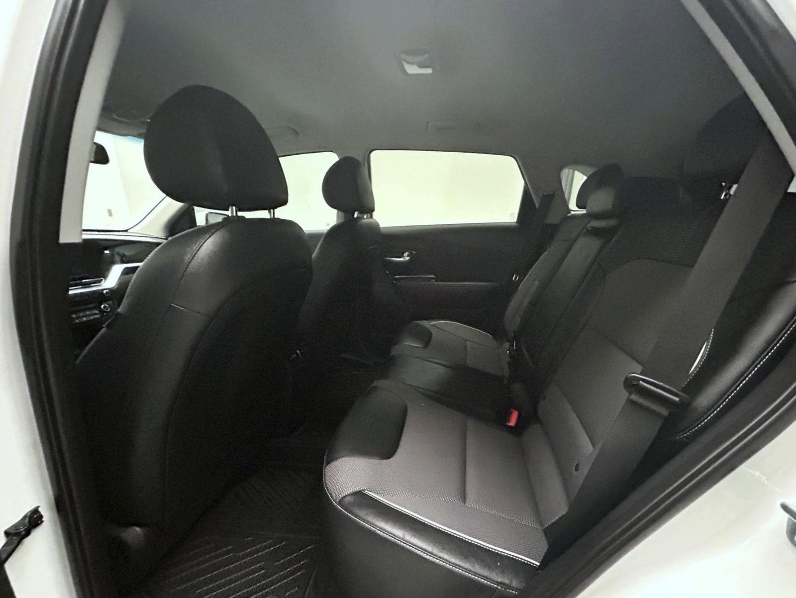 Used 2021 Kia Niro EX image 19