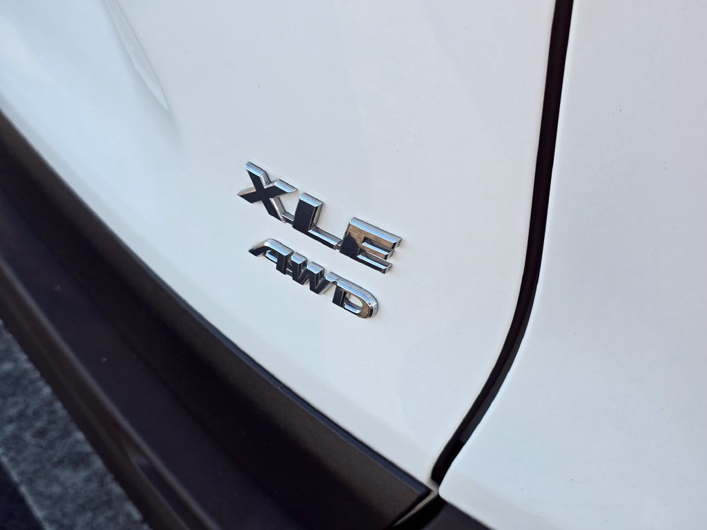 Used 2019 Toyota RAV4 XLE Premium w/ Cold Weather Package AWD/4WD image 12
