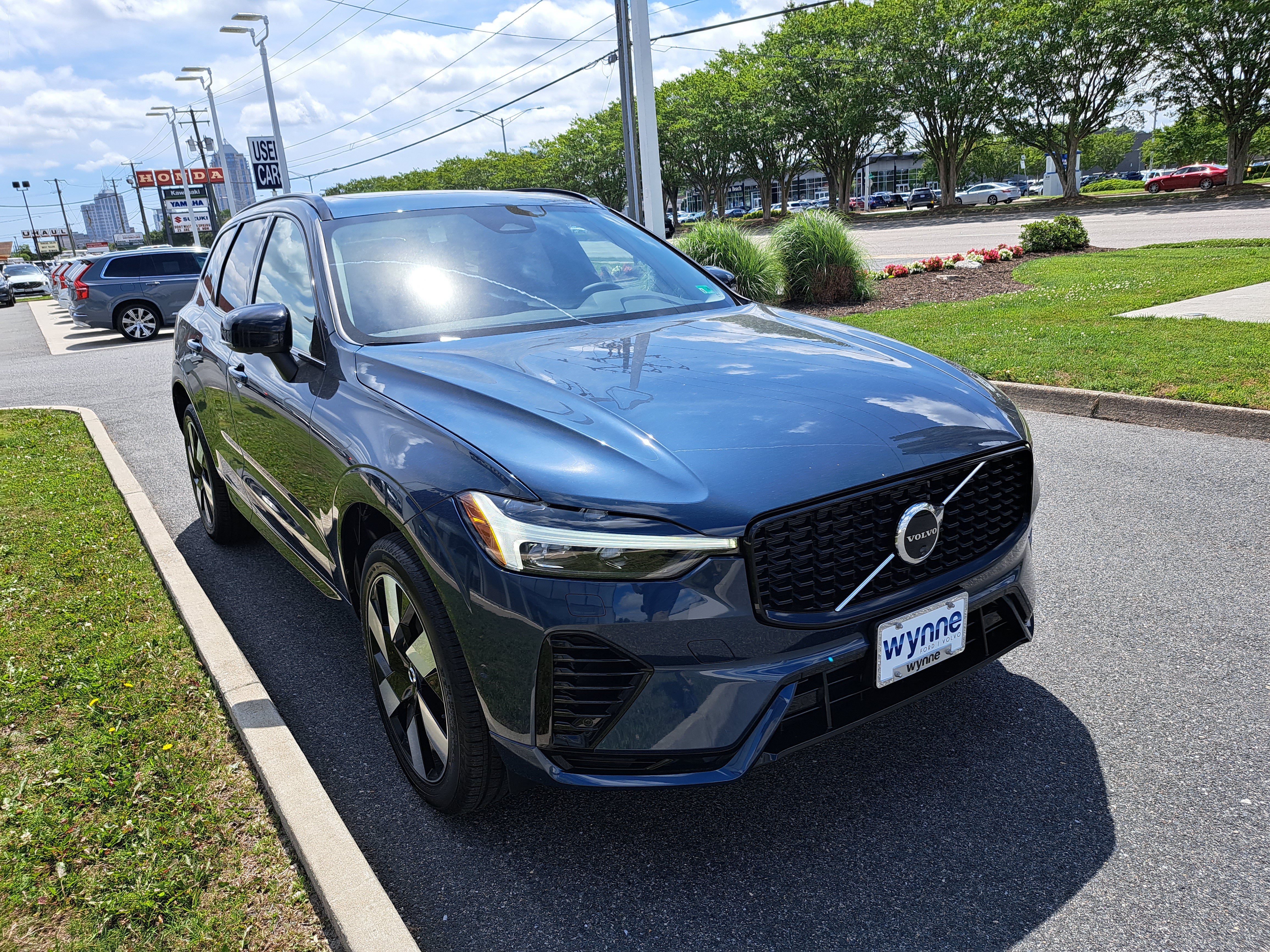 New 2025 Volvo XC60 T8 Plus w/ Protection Package Premier AWD/4WD image 3